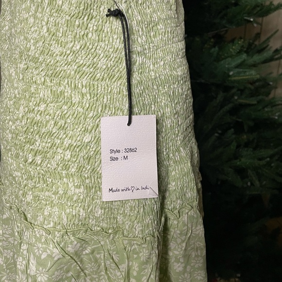 New With Tags Green and White Ruched Floral Mini Skirt - Picture 3 of 4